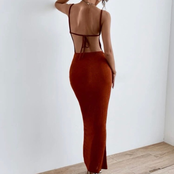 BACKLESS RUCHED DRESS - Picture 3 of 3